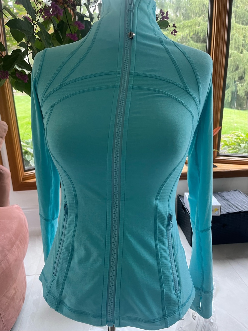 Lululemon Define Women’s Lightweight Zip-Up Jacket in Aqua size 4